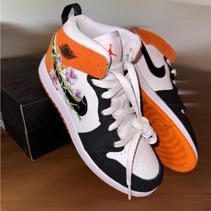 Jordan Air sneakers kids 1 MID SE (PS), white/black-starfish size 3Y, New in box